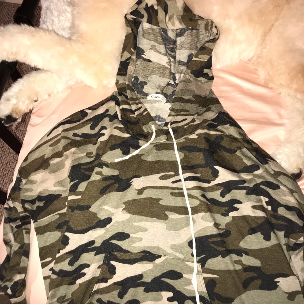 cute thin sweatshirt!